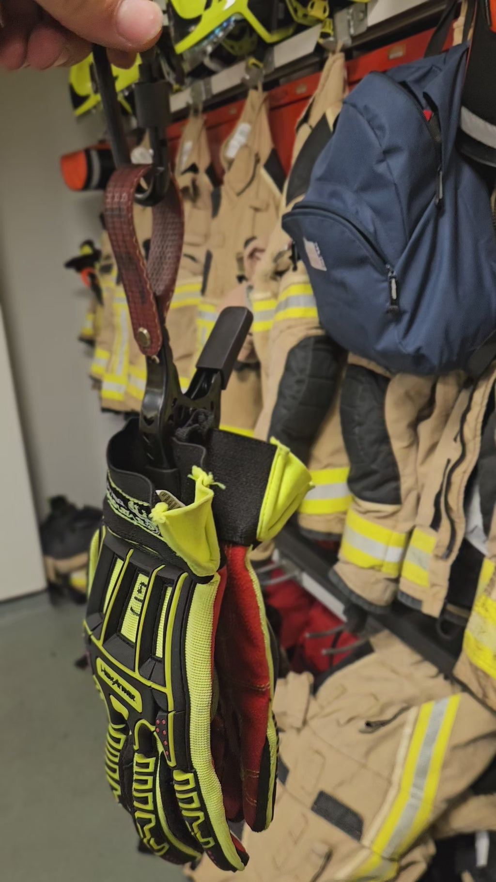 Tech glove clip