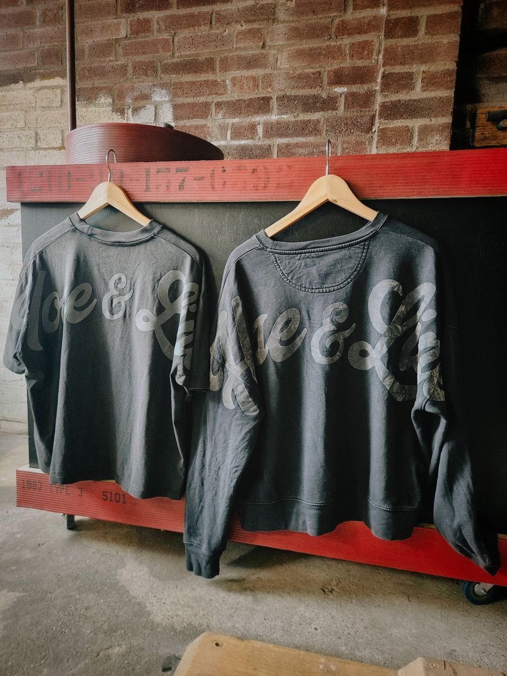 'Hose & Line Velvet' Female Boxy Sweatshirt [Christmas Delivery]